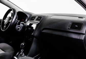 Подержанный автомобиль Volkswagen Polo Hatchback 2010 года (9 фото)