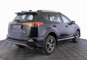 Подержанный автомобиль Toyota RAV4 2018 года (5 фото)