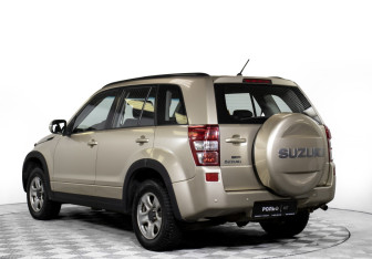 Подержанный автомобиль Suzuki Grand Vitara 2008 года (7 фото)