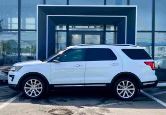 Подержанный автомобиль Ford Explorer 2018 года (3 фото)