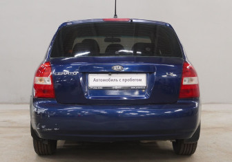 Подержанный автомобиль Kia Cerato Hatchback 2006 года (6 фото)