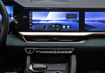 Подержанный автомобиль Geely Monjaro 2023 года (15 фото)