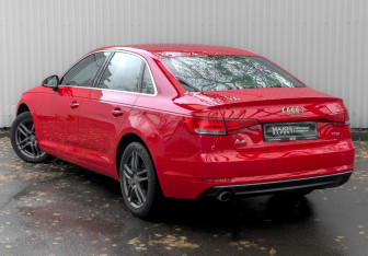 Подержанный автомобиль Audi A4 Sedan 2015 года (7 фото)