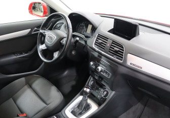 Подержанный автомобиль Audi Q3 2015 года (10 фото)