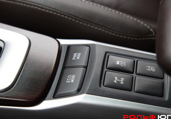 Подержанный автомобиль Toyota Fortuner 2018 года (15 фото)