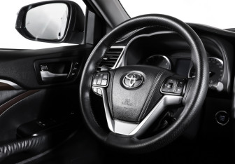 Подержанный автомобиль Toyota Highlander 2014 года (14 фото)