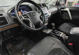 Подержанный автомобиль Toyota Land Cruiser Prado 2021 года (12 фото)