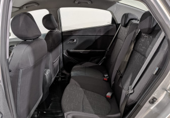 Подержанный автомобиль Kia Rio Sedan 2017 года (18 фото)