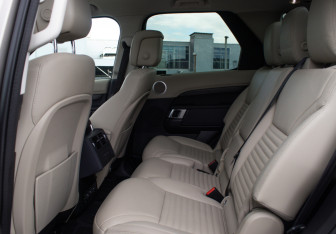 Подержанный автомобиль Land Rover Discovery 2021 года (13 фото)