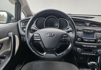 Подержанный автомобиль Kia Ceed Hatchback 2015 года (12 фото)