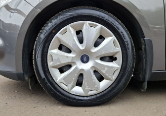 Подержанный автомобиль Ford Focus Hatchback 2011 года (9 фото)
