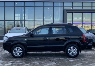 Подержанный автомобиль Hyundai Tucson 2008 года (8 фото)