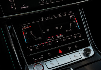 Подержанный автомобиль Audi S8 2020 года (27 фото)