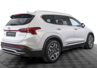 Подержанный автомобиль Hyundai Santa Fe 2022 года (5 фото)