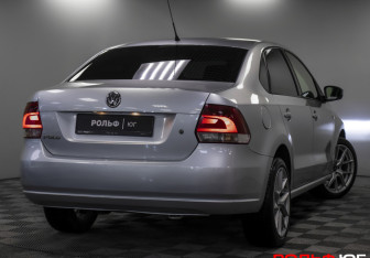 Подержанный автомобиль Volkswagen Polo Sedan 2011 года (20 фото)