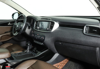 Подержанный автомобиль Kia Sorento 2017 года (9 фото)
