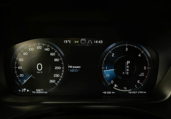 Подержанный автомобиль Volvo XC60 2018 года (11 фото)