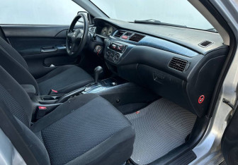 Подержанный автомобиль Mitsubishi Lancer Sedan 2006 года (13 фото)