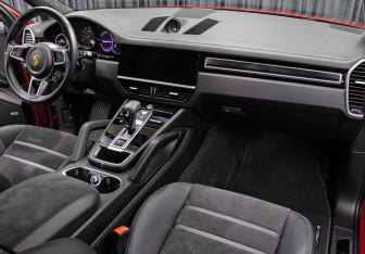 Подержанный автомобиль Porsche Cayenne 2021 года (11 фото)