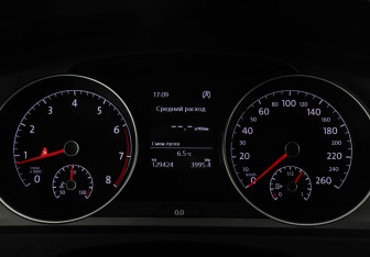 Подержанный автомобиль Volkswagen Golf Hatchback 2014 года (11 фото)