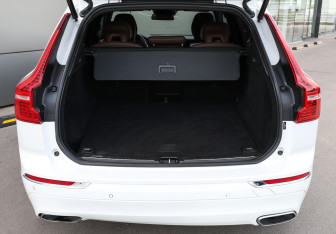 Подержанный автомобиль Volvo XC60 2021 года (9 фото)