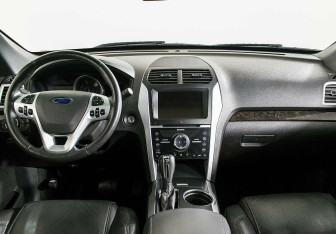 Подержанный автомобиль Ford Explorer 2012 года (11 фото)