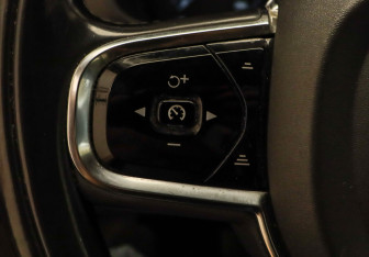 Подержанный автомобиль Volvo XC60 2019 года (10 фото)