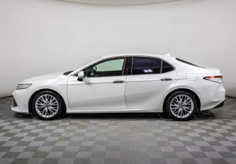 Подержанный автомобиль Toyota Camry Sedan 2018 года (8 фото)