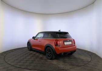 Подержанный автомобиль MINI Hatch 2019 года (7 фото)