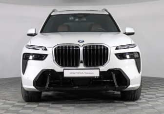 Новый BMW X7 2025 (3 фото)