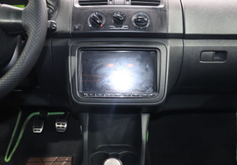 Подержанный автомобиль Skoda Fabia Hatchback 2011 года (16 фото)