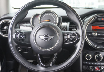 Подержанный автомобиль MINI Hatch 2014 года (13 фото)
