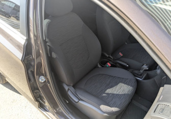 Подержанный автомобиль Hyundai Solaris Hatchback 2014 года (22 фото)