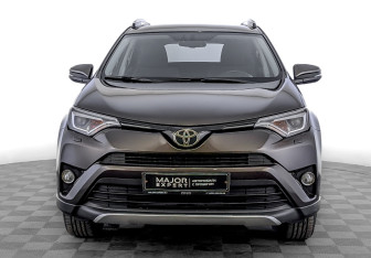 Подержанный автомобиль Toyota RAV4 2018 года (3 фото)