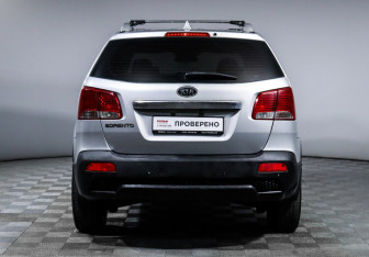 Подержанный автомобиль Kia Sorento 2011 года (6 фото)