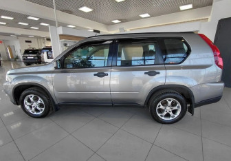 Подержанный автомобиль Nissan X-Trail 2008 года (8 фото)