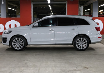 Подержанный автомобиль Audi Q7 2014 года (8 фото)