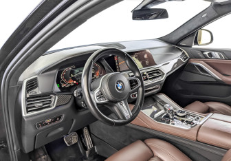 Подержанный автомобиль BMW X6 2020 года (16 фото)