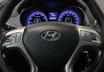 Подержанный автомобиль Hyundai ix35 2011 года (15 фото)