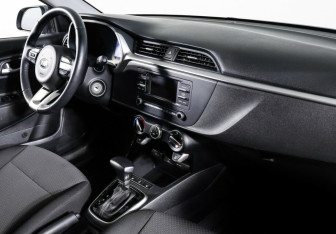 Подержанный автомобиль Kia Rio Hatchback 2021 года (8 фото)