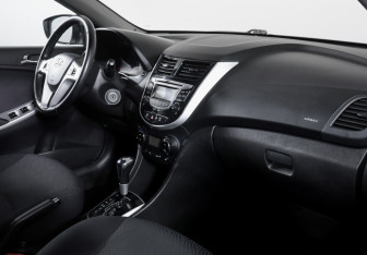 Подержанный автомобиль Hyundai Solaris Sedan 2012 года (9 фото)