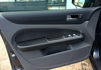 Подержанный автомобиль Ford Focus Hatchback 2008 года (15 фото)