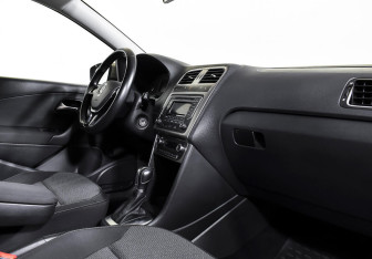 Подержанный автомобиль Volkswagen Polo Sedan 2016 года (6 фото)