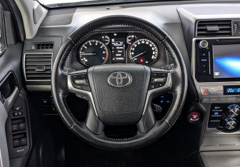 Подержанный автомобиль Toyota Land Cruiser Prado 2019 года (22 фото)