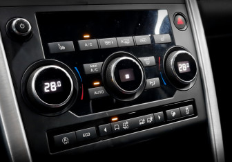 Подержанный автомобиль Land Rover Discovery Sport 2018 года (29 фото)