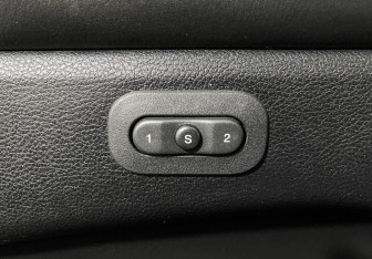 Подержанный автомобиль Jeep Grand Cherokee 2012 года (17 фото)