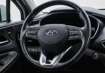 Подержанный автомобиль Hyundai Santa Fe 2023 года (15 фото)
