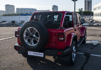 Подержанный автомобиль Jeep Wrangler 2018 года (8 фото)