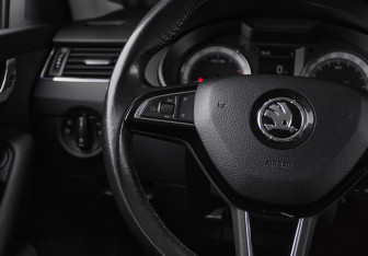 Подержанный автомобиль Skoda Octavia Liftback 2017 года (14 фото)