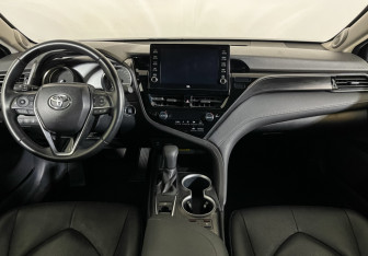 Подержанный автомобиль Toyota Camry Sedan 2021 года (12 фото)